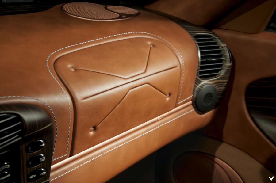 Детали интерьера Porsche 911 Carrera Cabriolet by Vilner 2020 года  (фото 19 из 21)